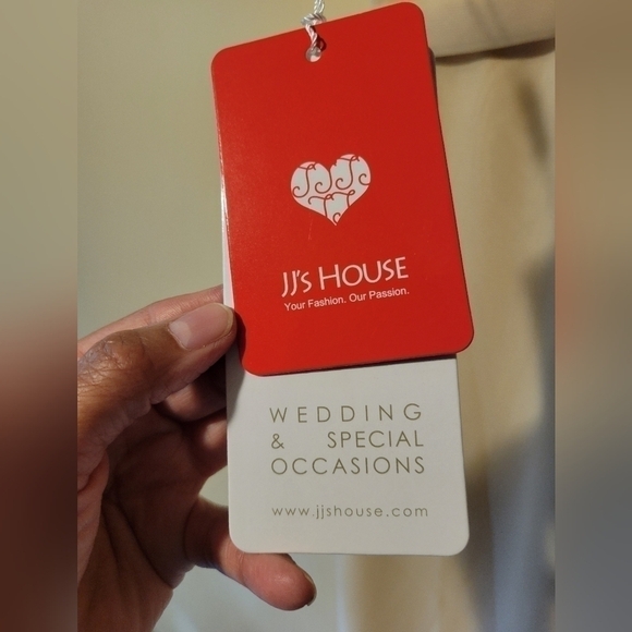 Jj"s house gown size 12, Bust 38 Waist 31.Champagne color. - Picture 8 of 12